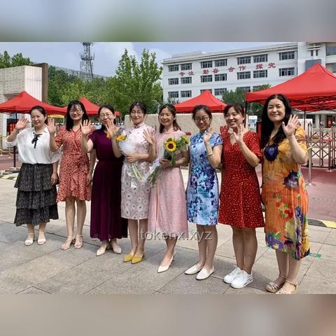 穿旗袍拿向日葵送考成新潮，教育情感表达将多元化